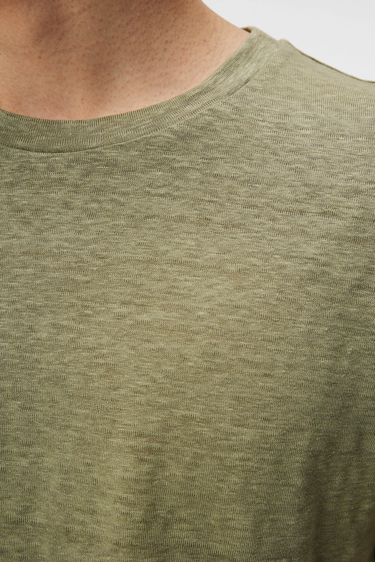 Coma Linen Tee / Oil Green